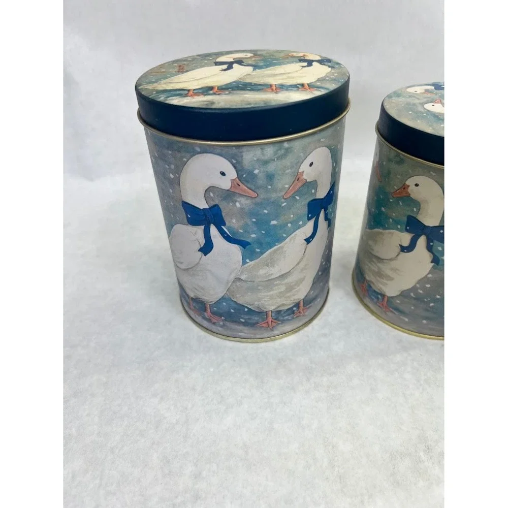 Unbranded vintage nesting